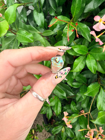 8mm “Ow” abalone shell bead