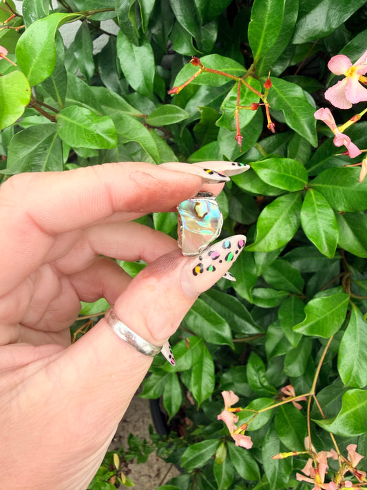 8mm “Ow” abalone shell bead